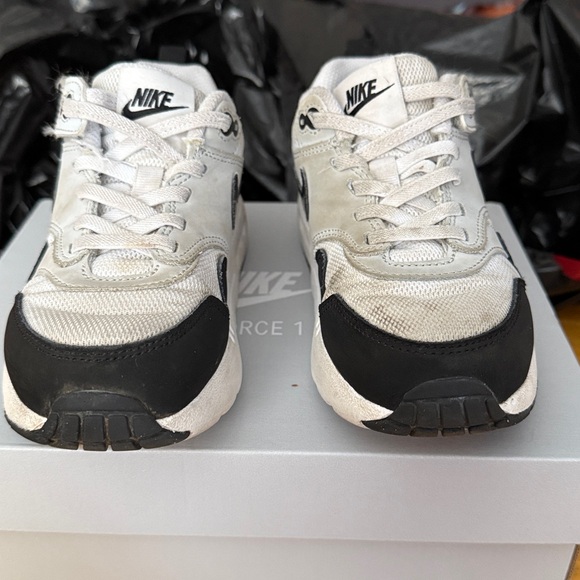 Nike Black and White Athletic Shoes - Picture 1 of 3